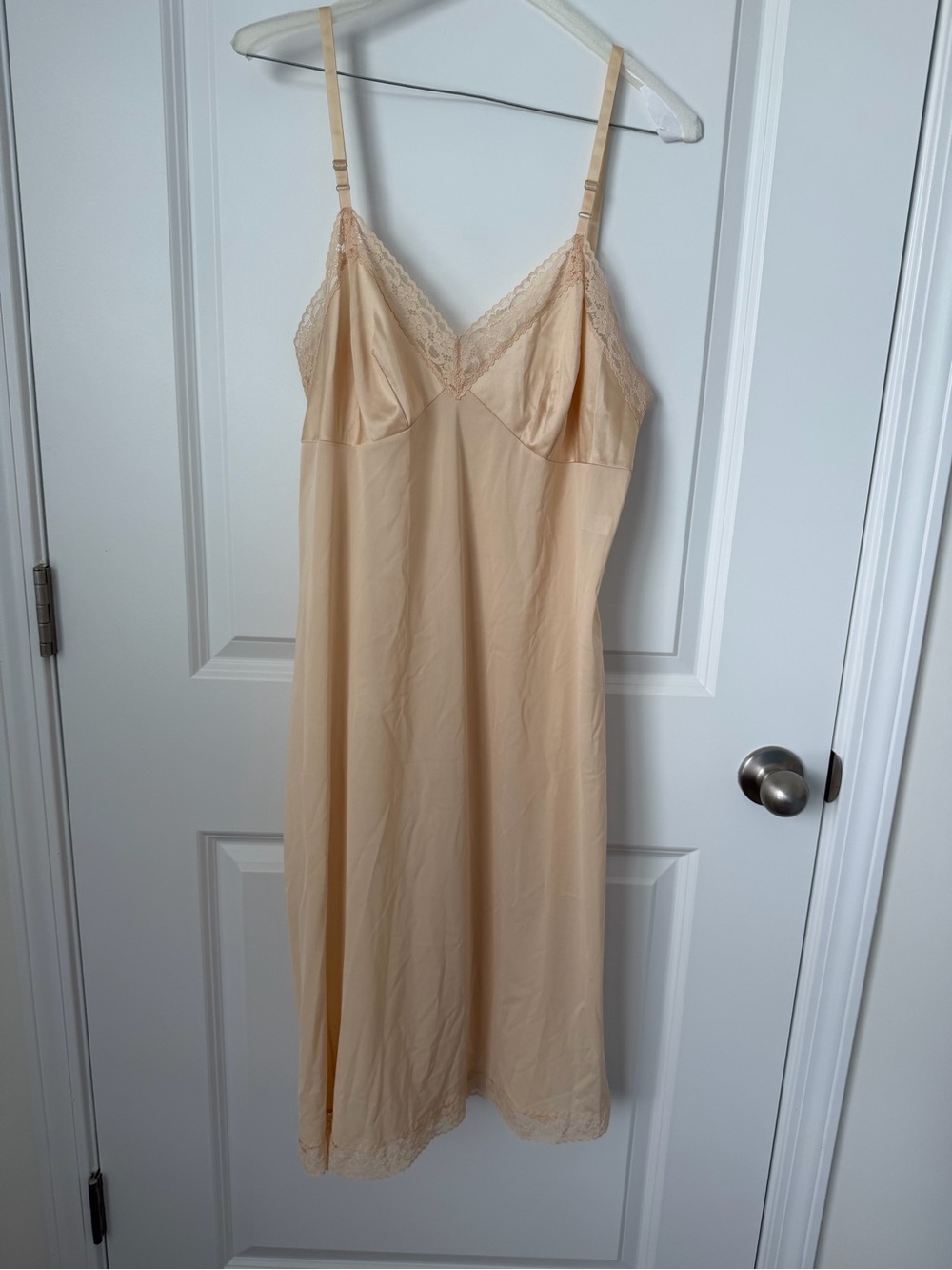 Vtg Vanity Fair  Nude Silky Like  Nylon & Lace Slip Babydoll